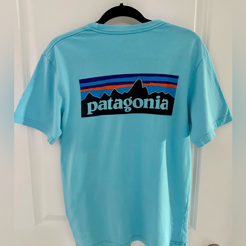 Men’s Small Patagonia P-6 Logo Regular Fit T-Shirt